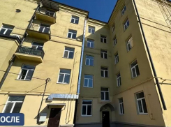 Дом с пилястрами в Мариуполе восстановили после обстрелов ВСУ