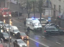 В Донецке предположительно произошел теракт: взорвался автомобиль 