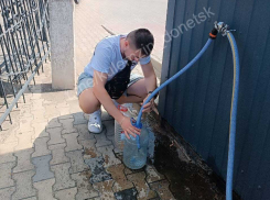 Донецк не без добрых людей: автомойки делятся с жителями города технической водой