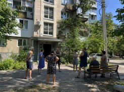 Месяц без света: жители дома на проспекте Строителей в Мариуполе просят помощи