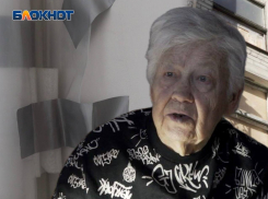 «Белого света не вижу»: в Донецке четвёртый год не могут застеклить окна пенсионерам после обстрелов