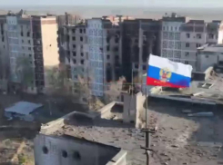 ВС РФ прорвали оборону ВСУ на западе Угледара в ДНР: часть гарнизона ВСУ подняла белый флаг