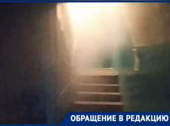 «Всё в пару горячем, дышать невозможно»: жители дома в Донецке жалуются на регулярные порывы труб 