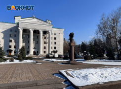Доставайте снова шапки: зима-старуха не хочет покидать Донецк