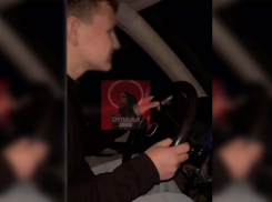 «Егор, не рано за руль?»: 15-летний подросток без прав рассекает на автомобиле в Донецке