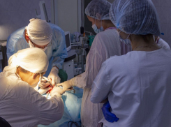 Тяжело раненую укронацистами 9-летнюю девочку из Горловки прооперировали врачи Кузбасса