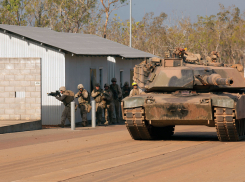 425 миллионов долларов от США и 49 танков Abrams из Австралии союзники Зеленского откупаются от «плана победы» просроченного