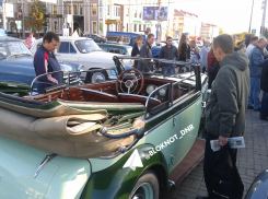 Кладовая времени: как осенью 2012-го в Донецке проходил парад ретроавтомобилей