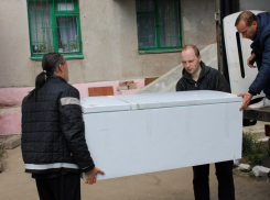 В Горловку пришла фура с гумпомощью от цирковой труппы братьев Запашных