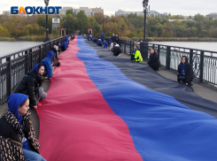 В Донецке развернули 200-метровый флаг ДНР