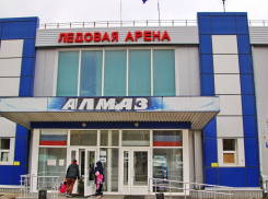 В Донецке на ледовой арене «Алмаз» возобновили тренировки