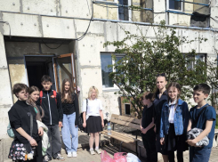 Донецкие школьники перед Пасхой помогли животным из приюта