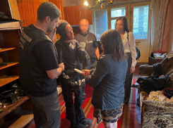 Жительница Макеевки, ДНР, показала, как зарезала возлюбленного