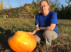 Жительница Горловки получила приз «За волю к победе» и прошла во Вторую лигу России с тыквой Володей