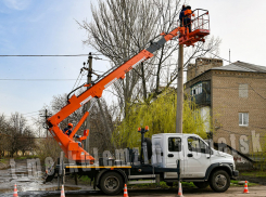 В пострадавшем от обстрелов ВСУ Петровском районе Донецка восстанавливают освещение