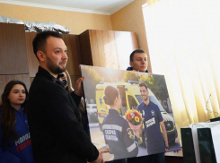 «Они спешат на помощь под обстрелами»: волонтёры ДНР поздравили фельдшеров скорой помощи Ясиноватой и Горловки