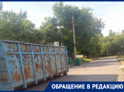 «Заберите контейнер с мусором! Невозможно доставить воду!»: жительница Донецка обратилась с жалобой