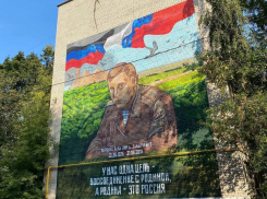 Батя в Москве: художники расписали стену в честь Александра Захарченко