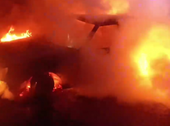 Ночью в Енакиево, ДНР, дотла сгорела легковушка