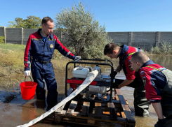 С последствиями подтопления в Дагестане помогают бороться восемь студентов из ДНР