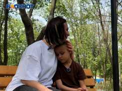 Маленькие герои Донецка: как два сына погибшего участника СВО покорили соцсети, помогая маме