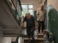 Пенсионеры и инвалиды больше месяца живут без воды в Макеевке