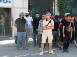 24 мигранта отправились на родину прямиком из отдела полиции в Мариуполе
