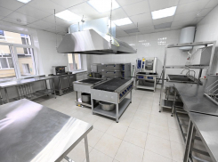 Поваров не хватает чтоб прокормить детей в школах ДНР, заявил министр образования