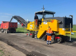В зоопарк Придорожное: идет восстановление важной дороги в Старобешевском округе ДНР