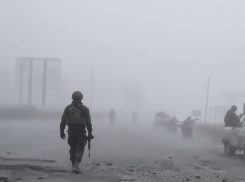 Колонна ВС РФ из сотен бойцов зашла в Красноармейск под плотным туманом, видео