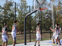 Для чемпионов и не только: ПСБ построил в Макеевке, ДНР, центр уличного баскетбола