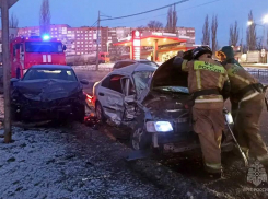 Смятое авто сжало тело 20-ти летней пострадавшей макеевчанки в ДТП  