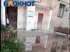 Вода уходит в землю, а не в дома: очередной прорыв в Кировском районе Донецка