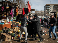 Цыгане устроили разборки с холодным оружием на рынке Мариуполя 