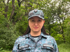 В Донецке пристав помогла раненой 2-летней девочке, которая одна шла по проезжей части