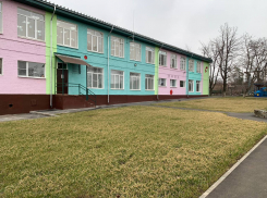 В Мариуполе восстановлены ясли-сад и школа, разрушенные боевыми действиями 
