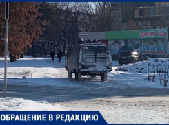 На Шахтерской площади Донецка водители «оккупировали» тротуар из-за маркетплейсов