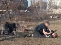 Бойцовский клуб: МВД проводит проверку по факту массовой драки детей в ДНР (18+)