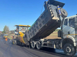 Докучаевский округ в ДНР: дорогу из села Доля в Еленовку отремонтируют раньше срока