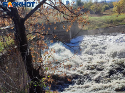 Власти молчат: сброс воды из Тепличного пруда в Донецке вызывает вопросы