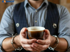 Житель Докучаевска в ДНР взломал кофейный автомат на 200 рублей и попался