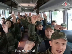 «Мы дома»: молодые российские военнослужащие освобождены из украинского плена