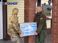 Кадеты корпуса имени Захарченко из Донецка получили Новогодний сюрприз из разных стран мира и сами передали теплые подарки 