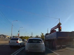 Торопился по встречке: соцсети помогли полиции вычислить нарушителя в Мариуполе, ДНР