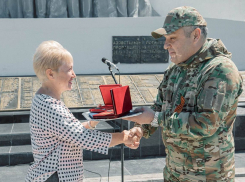 Ордена со времен битвы за «Азовсталь» были переданы Краеведческому музею Мариуполя