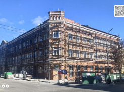 Реставрация исторического фасада ДК «Молодежный» в Мариуполе подходит к завершению