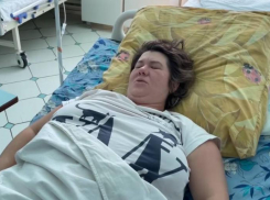 «Должна была поехать на море с двумя детьми, но случилась трагедия»: дончанка потеряла ногу при обстреле «Петровки»