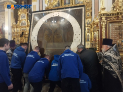 В центральный храм Донецка перенесли икону, написанную в Орске для Донбасса