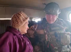 Активисты Народного Фронта помогли эвакуировать из Украинска 86-летнюю женщину