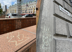 Необычный флешмоб в Донецке: жители рисуют реплики на рисунок Путина